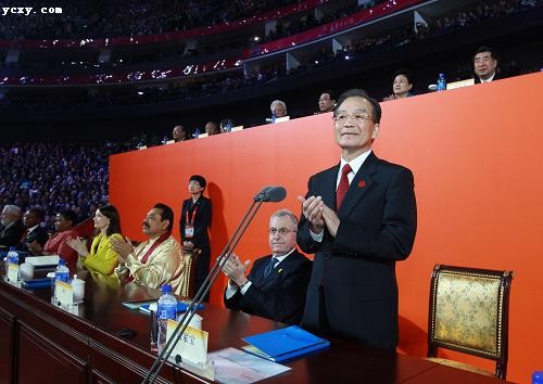 这是中国国务院总理温家宝宣布中国2010年上海世界博览会闭幕。新华社记者 庞兴雷 摄